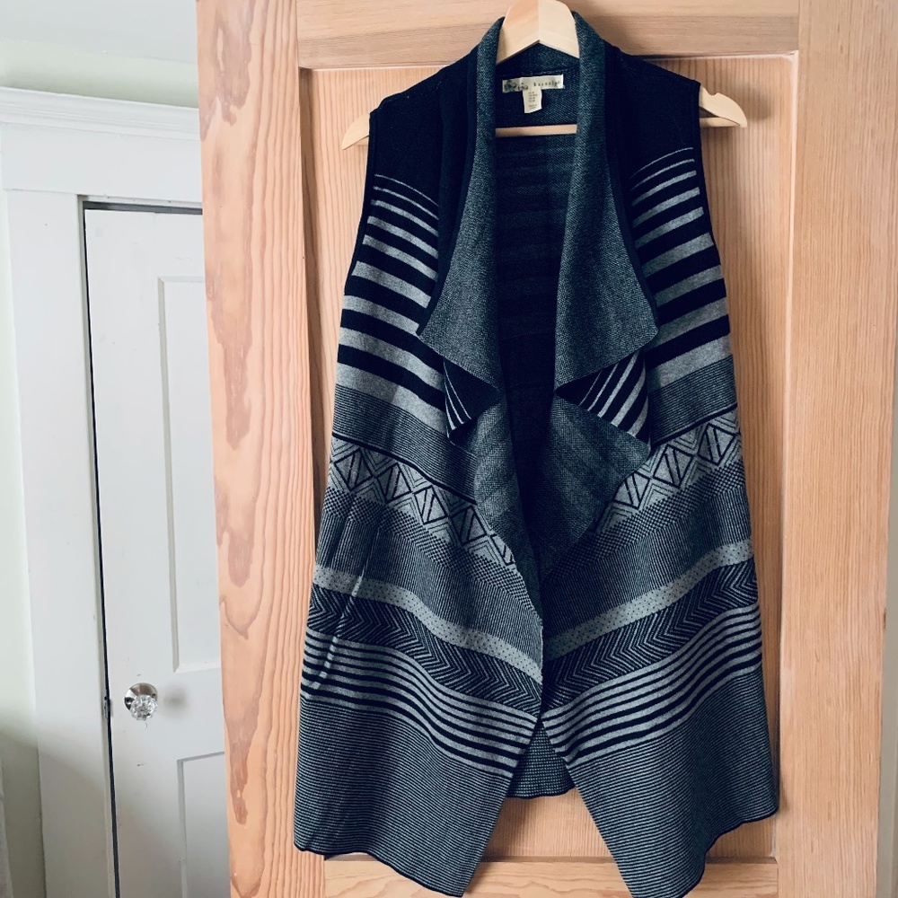 Drape Front Cardigan,Sleeveless, Geometric Pattern